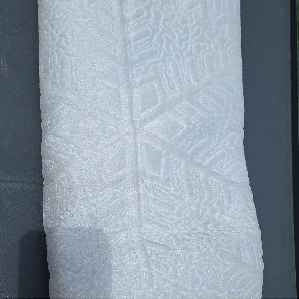 ​NWT Hobby Lobby The Christmas Shoppe White Quilted Snowflake Tree Skirt 50